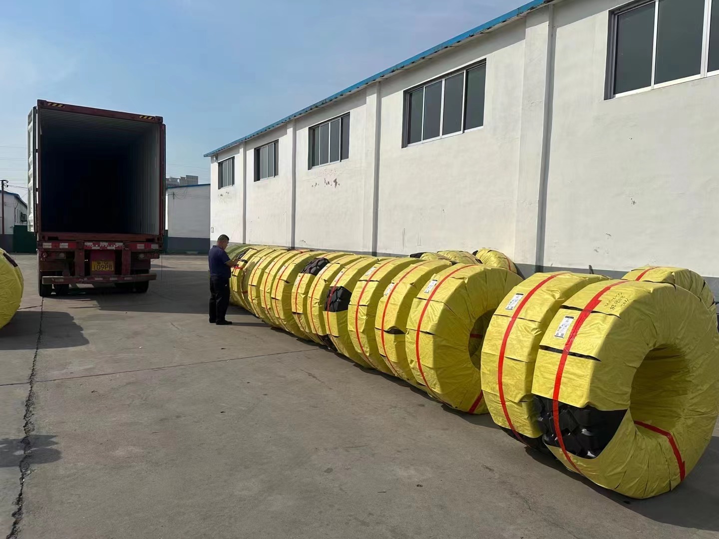 10-16.5 skid steer tyre TUBELESS 10PR SKS-1 PATTERN INDUSTRIAL TYRE
